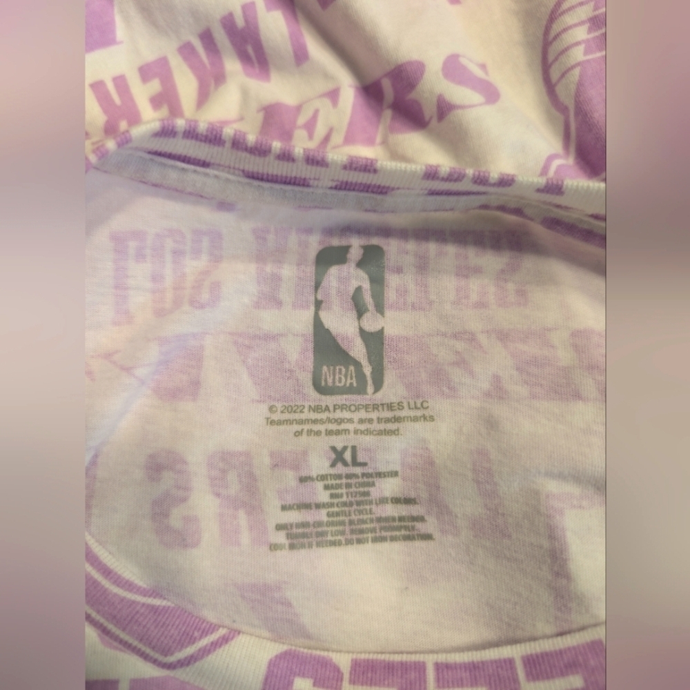 NBA Purple and White Los Angeles Lakers Short Sleeve T-Shirt Size XL - Picture 4 of 4